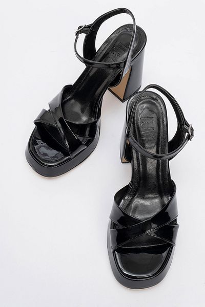LuviShoes Pantofi cu toc cu platformă LELLO din piele lacuită neagră