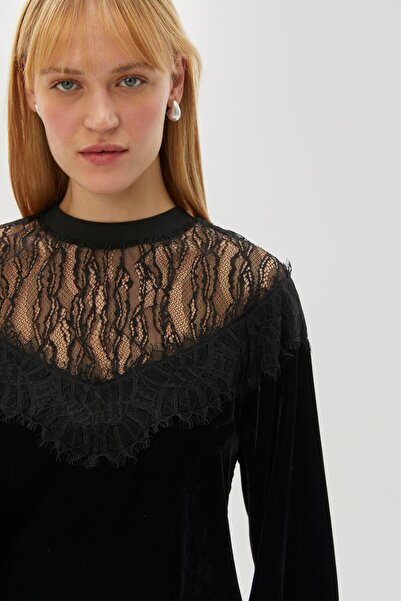 Exquise Kadife Tül Detaylı Regular Siyah Bluz