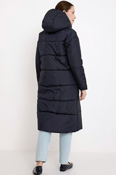 MissKybele İp Büzgülü Kapüşonlu İki Yan Cepli Astarlı Fermuar Kapamalı Diz Altı Midi Boy Şişme Mont