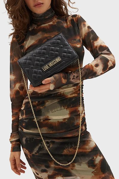 Love Moschino حقيبة يد بشعار مبطن مع حزام سلسلة JC4079PP0LLA0000