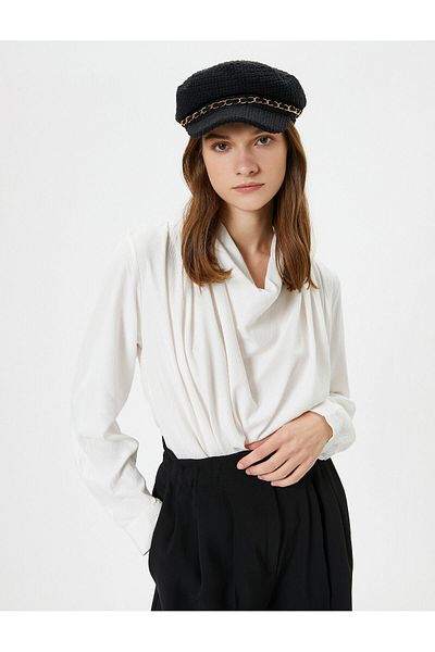Koton Bluse mit tiefem Ausschnitt und goldenen Knöpfen