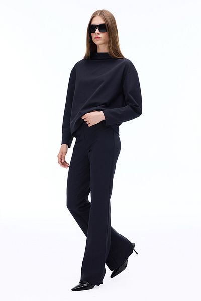 Perspective Bluză neagră Animas Slim Fit, cu mânecă joasă, cu jumătate de guler
