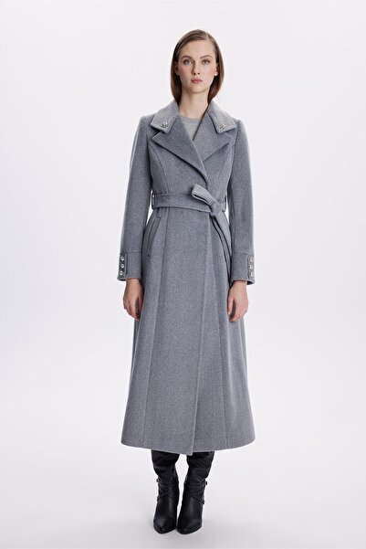 Zühre معطف رمادي بحزام وياقة مطرزة بالأحجار 13655