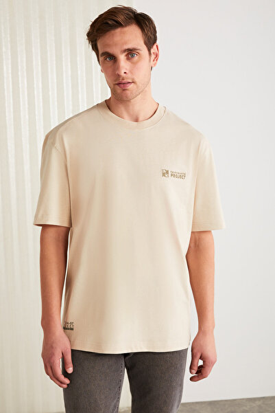 GRIMELANGE Ανδρικό κέντημα Zeus με λεπτομέρεια κανονικό οργανικό βαμβάκι πλεκτό μπεζ μπλουζάκι με λαιμόκοψη