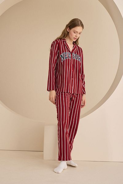 NBB Set de pijamale cu nasturi în față cu decolteu în V New York roșu Claret