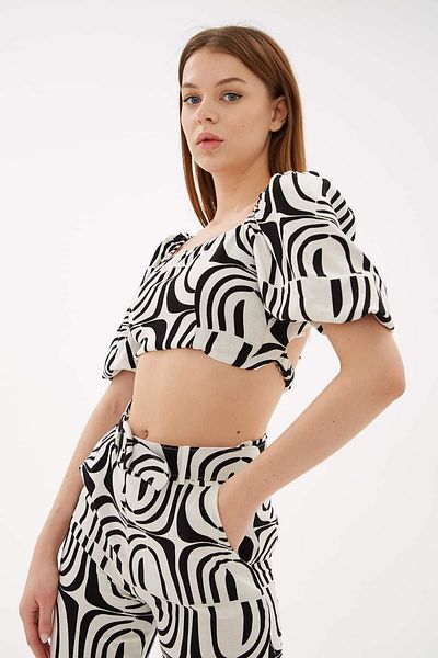 Fashion Friends Μπλούζα με τετράγωνο γιακά με μπαλόνι εκρού