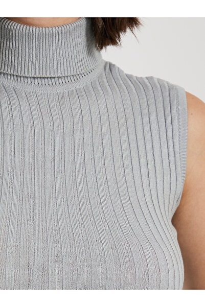 Styli Fitted Regular Length Turtle Neck Sweater