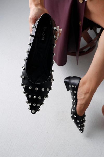 Beyond Women's Black Jewelled Pointed Toe Leather Ballerinas 2.5cm Byndkp866