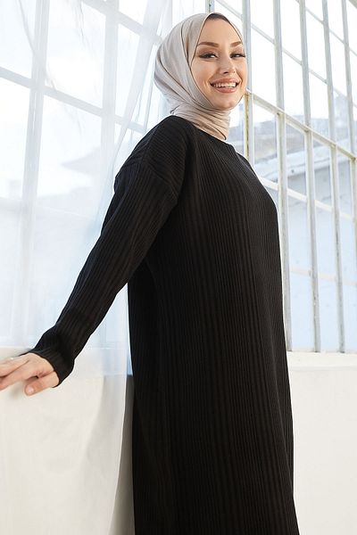 InStyle Arissa Rollkragenpullover, langes Strickkleid – Schwarz