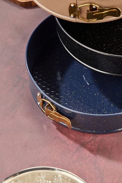Cooker Enameled Cake Mold with 3 Clamps 28 cm