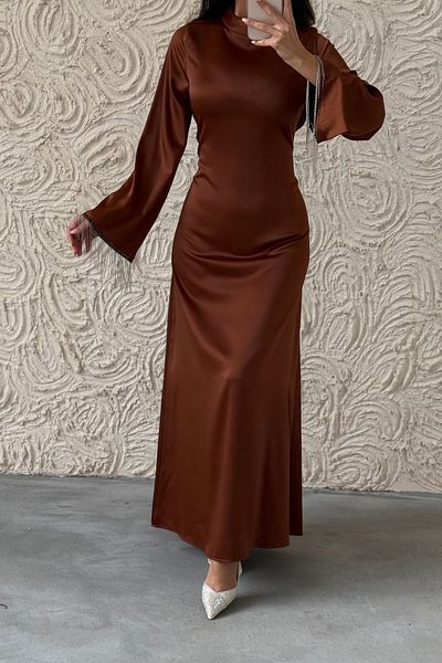 LEYUZE BUTİK Σατέν Μαργαριτάρι: Βραδινό φόρεμα Hijab με λεπτομέρεια αλυσίδας με μανίκια