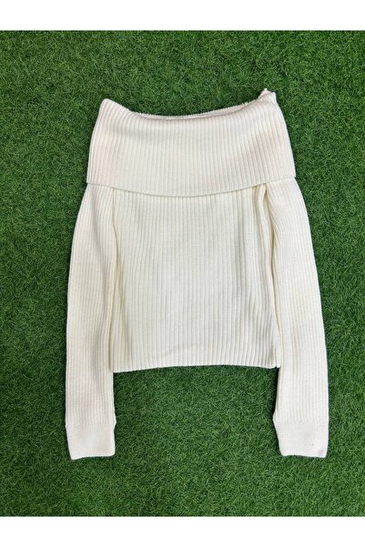 Ruby Parmak Geçirmeli Madonna Yaka Ekru Kazak