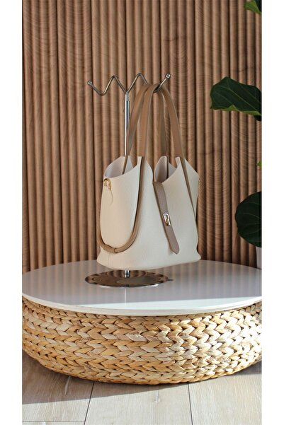 WATCHOFROYAL Cream Puppy Leather Shoulder Bag Sara