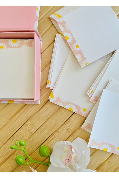 Nova Crafts Daisy Themed Cube Memo Pad 10*10 cm (Hard Box)