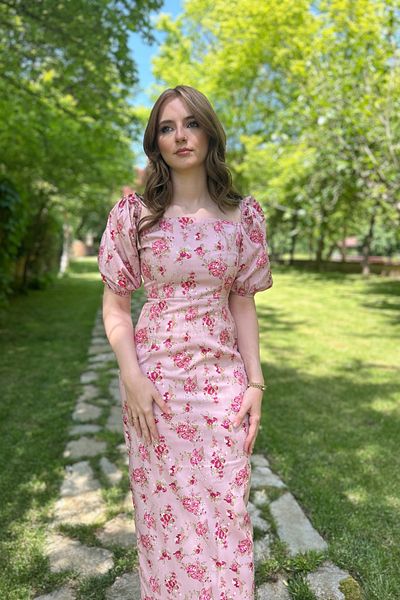 HELİS BUTİK Rochie roz cu guler pătrat floral