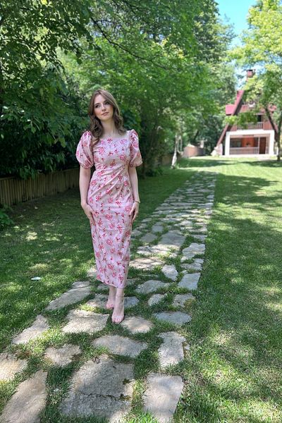 HELİS BUTİK Rochie roz cu guler pătrat floral