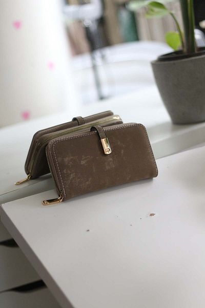 Moom Bag Дамски портфейл със златен аксесоар с антична текстура от норка и детайли