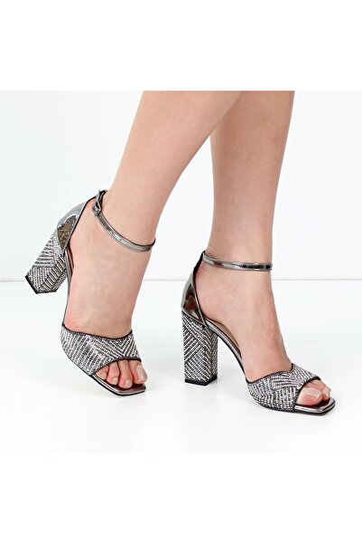 Celal Gültekin Kadın Platin Taşlı Arkası Kapalı Kalın Topuklu Stiletto