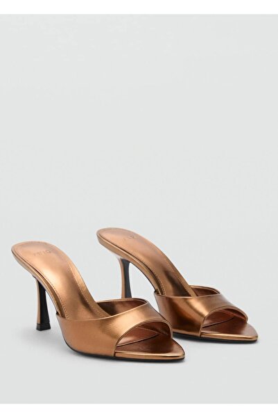 MANGO Woman Offene Sandalen mit metallischem Look
