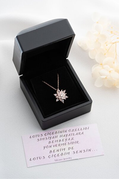 EDSA Silver 925 Ayar Gümüş Işıklı Kutuda Buzlu Beyaz Lotus Çiçeği Kolye