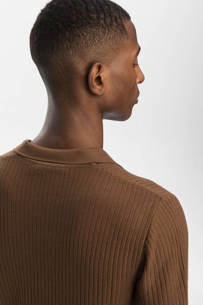 hateko Светлокафява поло тениска с V-образно деколте