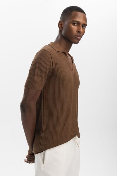 hateko Светлокафява поло тениска с V-образно деколте