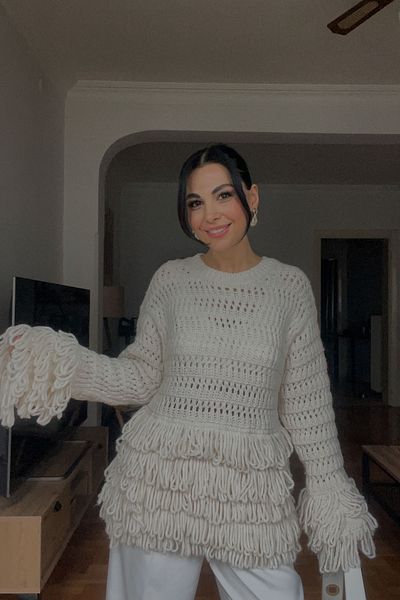 Seda Yalçın Atelier Pulover cu ciucuri din tricotaje tricotate Ecru