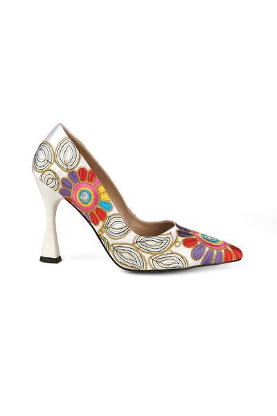 Akka Shoes Women's Pointed Toe Embroidery Detail Heeled Shoes