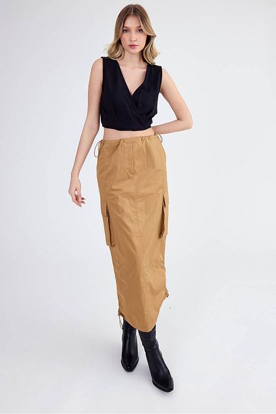 Vitrin Zero Sleeve V-Neck Crop Modal Blouse