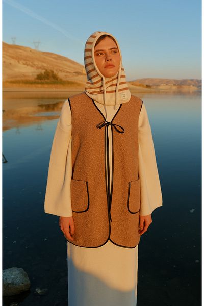 Fatma Atasoy Laced Milk Coffee Teddy Vest