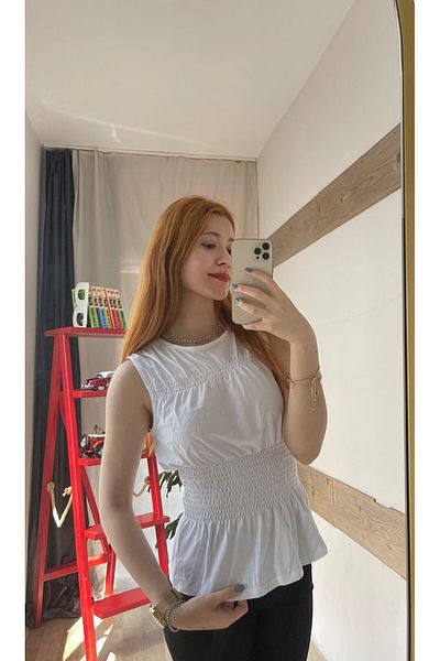 Kübra Tekstil Bluză albă de damă adunată