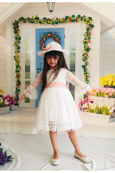 Mixie Girl's White Hat and Laced Princess Model Dress