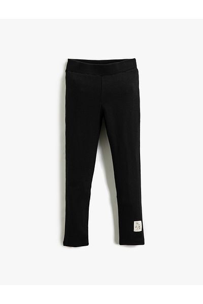 Koton Basic-Leggings aus gerippter Baumwolle mit elastischem Bund und Etikett im Detail