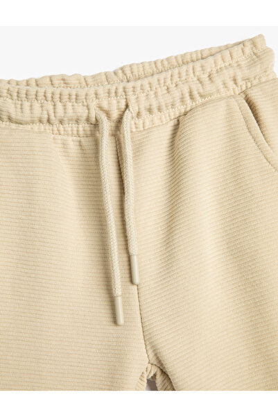 Koton Základní šortky se strukturovanými kapsami v pase