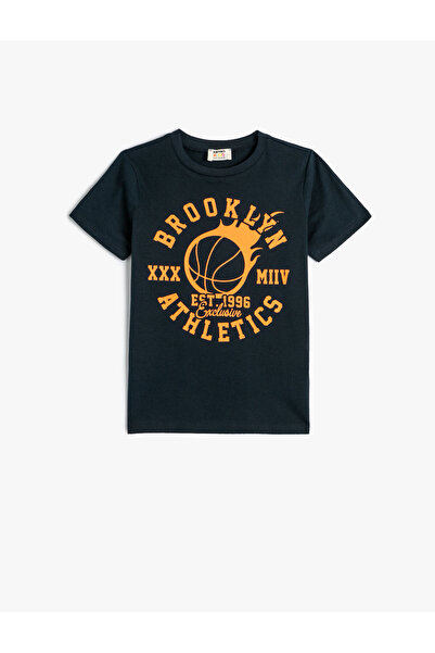 Koton Kurzärmliges T-Shirt aus Baumwolle mit Basketball-Aufdruck – Rundhals