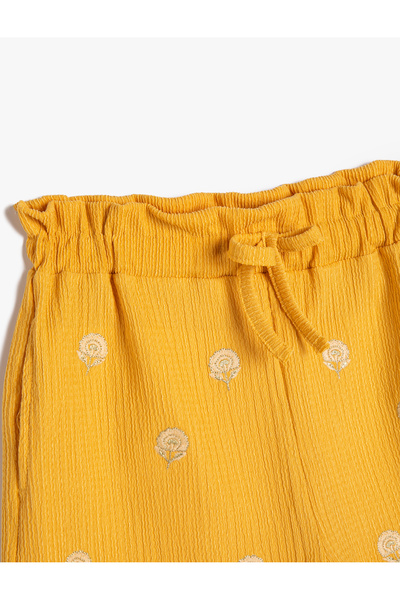 Koton Şort Rahat Kesim Beli Bağlamalı Çiçek İşleme Detaylı Cepli