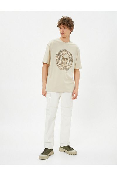 Koton Schulterfreies T-Shirt mit Totenkopf-Print und Rundhalsausschnitt aus Baumwolle
