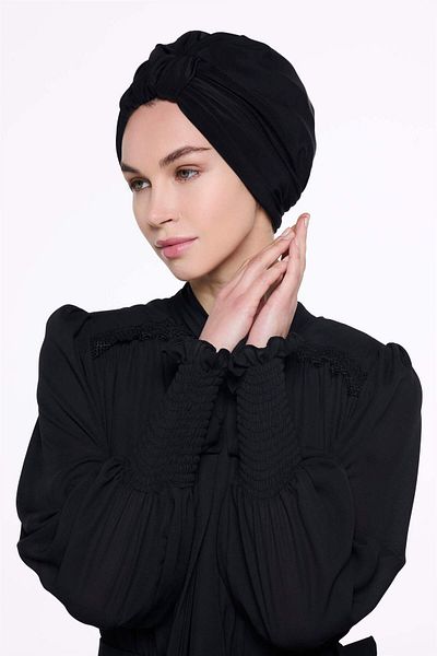 miha Hicran Önal Black Short Panty Design Bonnet