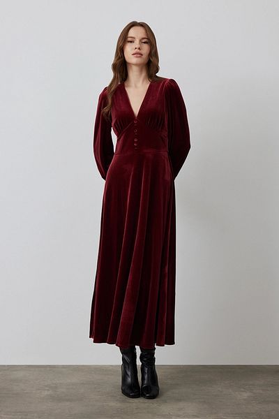 Gusto Burgundy V Neck Velvet Long Dress
