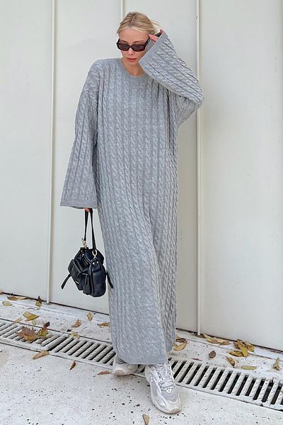Swist Graues geflochtenes Strick-Midikleid mit Rundhalsausschnitt für Damen