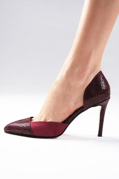Mio Gusto Brien Burgunderfarbene Kombination aus Wildleder und Schlangenmuster-Damenschuhe mit Stiletto-Absatz