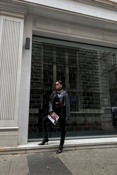 Eka Жіноча чорна шкіряна куртка на кнопках 0999-21009