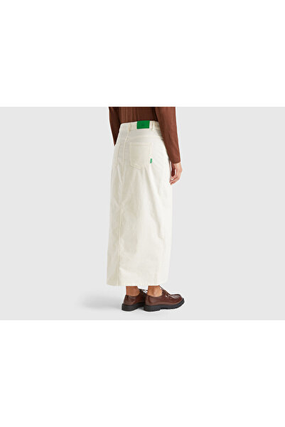 United Colors of Benetton Fusta de damă din amestec de bumbac alb cu fantă în față și etichetă cu logo pe spate