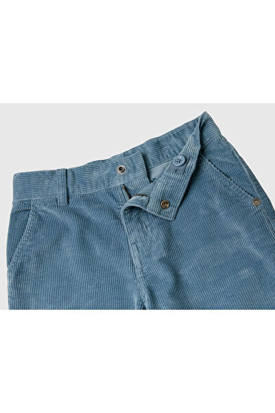 United Colors of Benetton Pantaloni pentru băiat, albastru aviator, cu buzunar la spate, cu logo-ul cu model ondulat