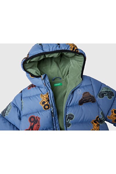 United Colors of Benetton Erkek Çocuk Havacı Mavi Sol Göğsü Logolu Tamamı Desenli Kapüşonlu Pufa Mont
