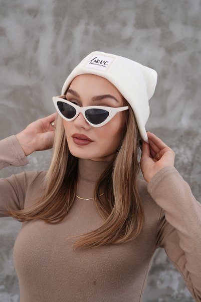 Glove workshop Unisex Beanie Beret with Love Logo (Innocence) - Cream