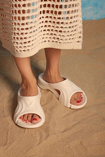 Beyond Унисекс бели ултра леки матови чехли Luca 2 см BYNDFAY04