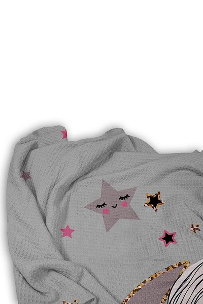 Bebişim Halı Cute Girl Sitting on the Moon Single Pique Background Curtain