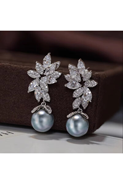 begüm jewelery DAMLA TAŞLARLA SÜSLÜ ZİRKON YAPRAK DESEN PARLAK TASARIM KÜPE