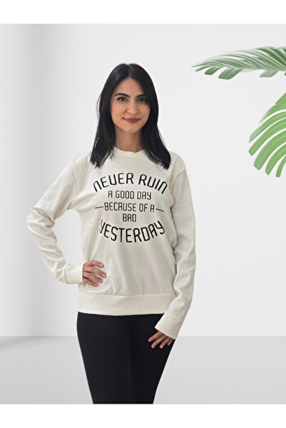YusGos Never Run Printed 0 Collar Sweatshirt (White)
